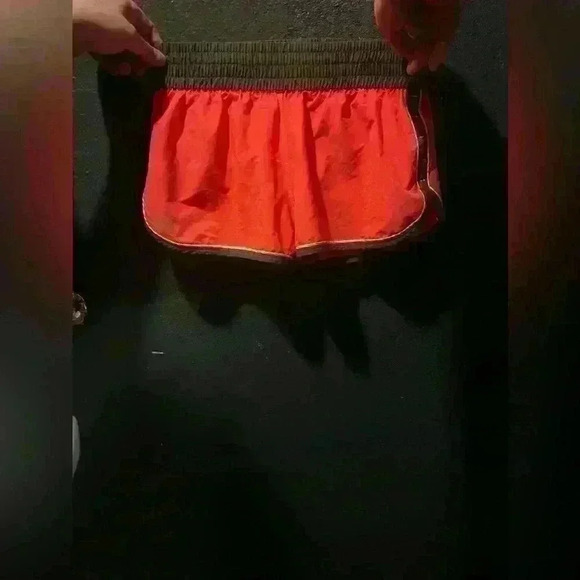 Women’s Under Armour Active Shorts - Picture 1 of 3